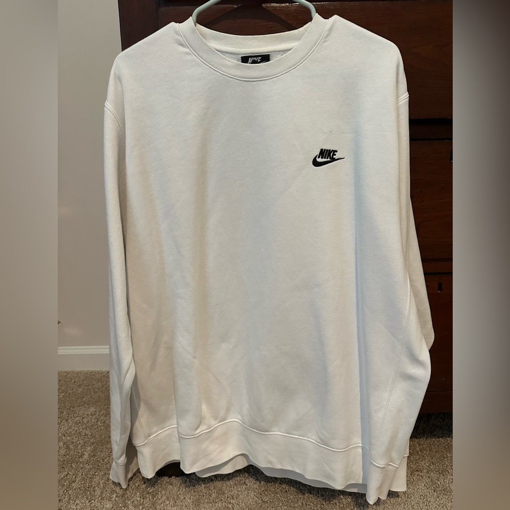 Nike White Crewneck Sweatshirt